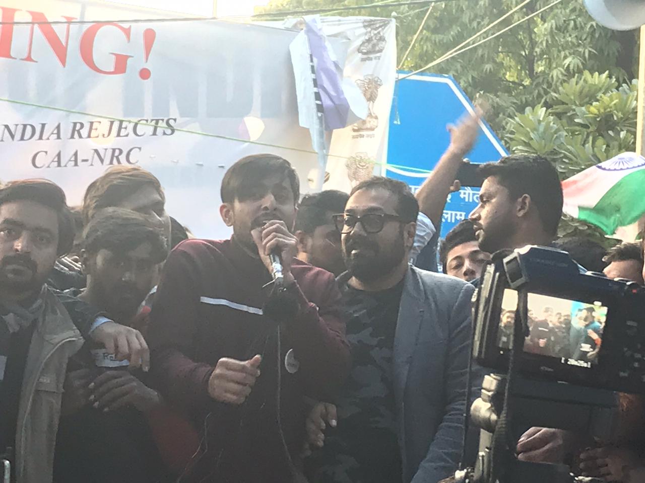 CCA के खिलाफ जामिया पहुंचे अनुराग कश्यप, बोले- यहां आकर लगा अभी हम जिंदा हैं