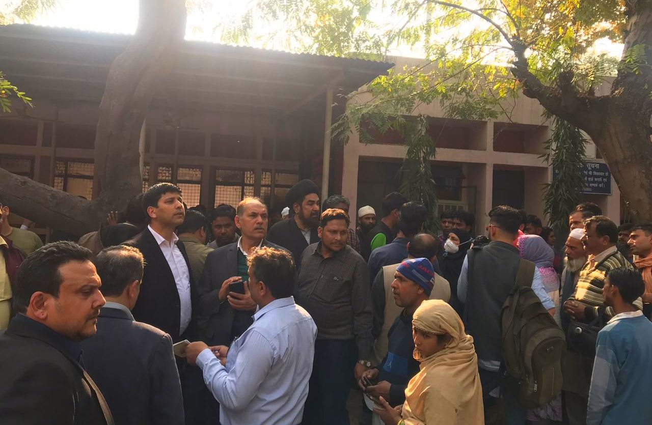 दिल्ली दंगा: 50 तक हो सकती है मृतक संख्या, पोस्टमार्टम न होने से शवों के लिए इधर-उधर भटक कर रहे हैं पीड़ित परिवार