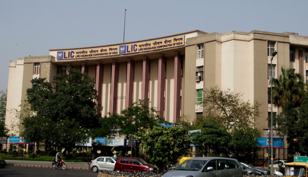 LIC के विनिवेश के फैसले के खिलाफ कर्मचारी लामबंद, आज राष्ट्रव्यापी हड़ताल