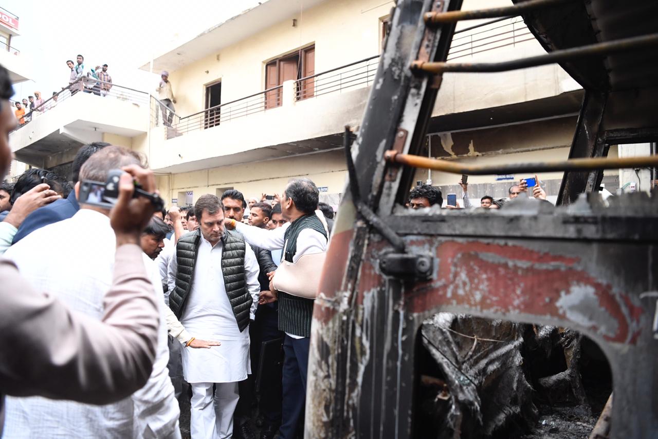 दिल्ली के हिंसाग्रस्त इलाकों का राहुल गांधी ने किया दौरा, बोले- नफरत और हिंसा से जलाया जा रहा देश का भविष्य