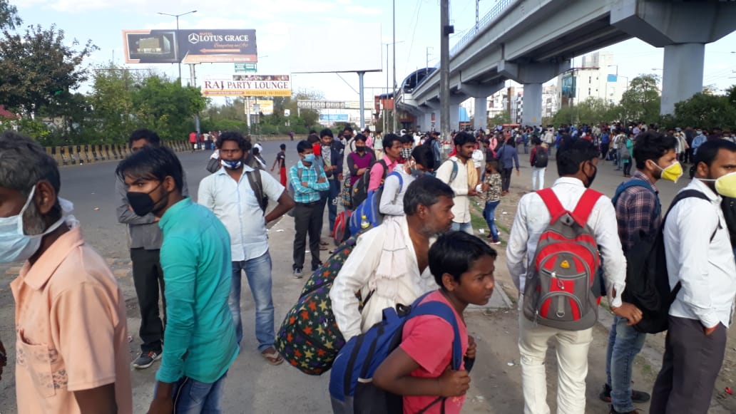 वीडियो: झूठे साबित हुए योगी सरकार के दावे, जारी है मजदूरों का पैदल मार्च, कहीं नहीं है कोई व्यवस्था