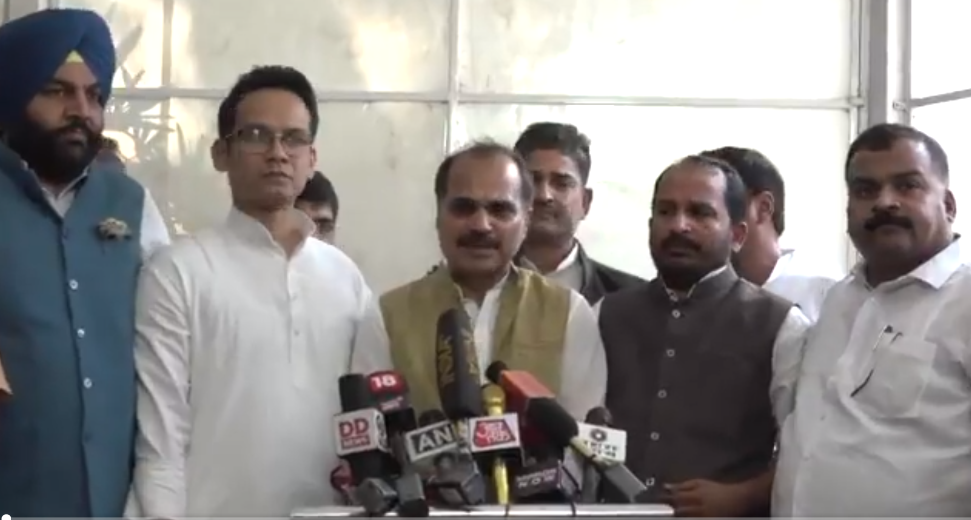 कांग्रेस सांसद अधीर रंजन चौधरी के आवास पर हमले की लिखित शिकायत, पुलिस ने शुरू की जांच