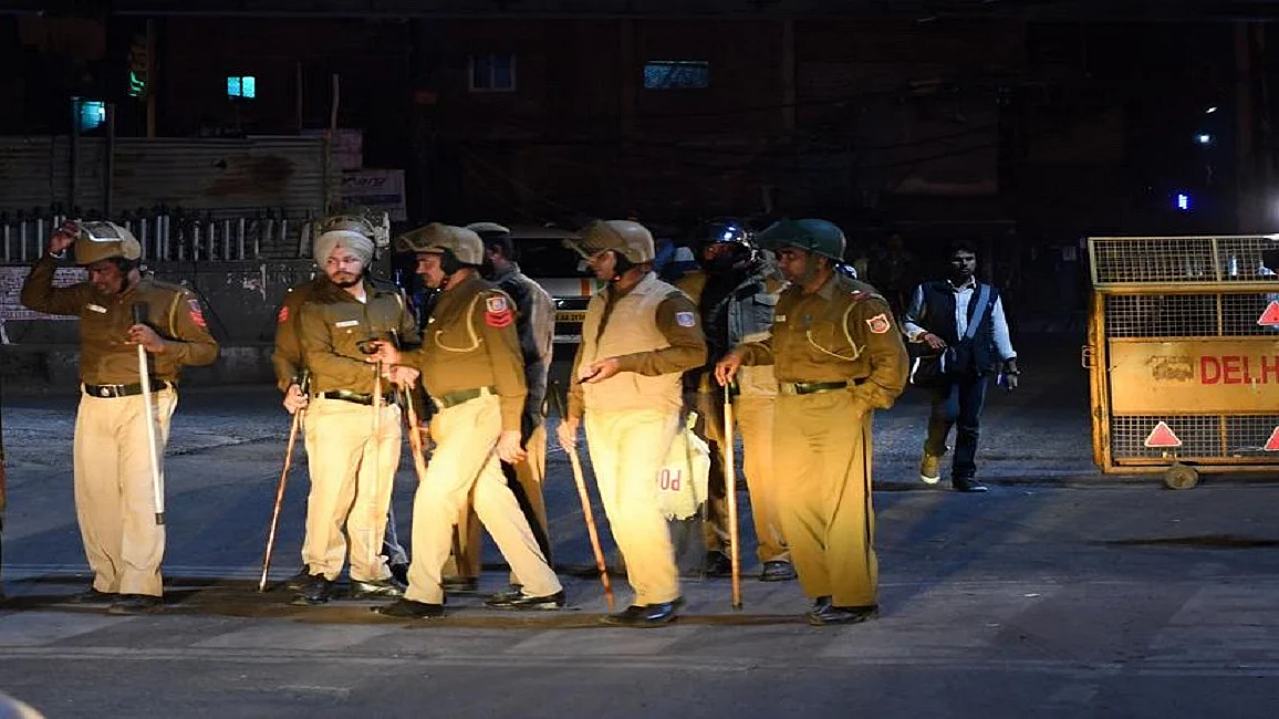 दंगों के बाद सामान्य होने की कोशिश में उत्तर-पूर्वी दिल्ली, पुलिस के कड़े पहरे में होली का उल्लास फीका