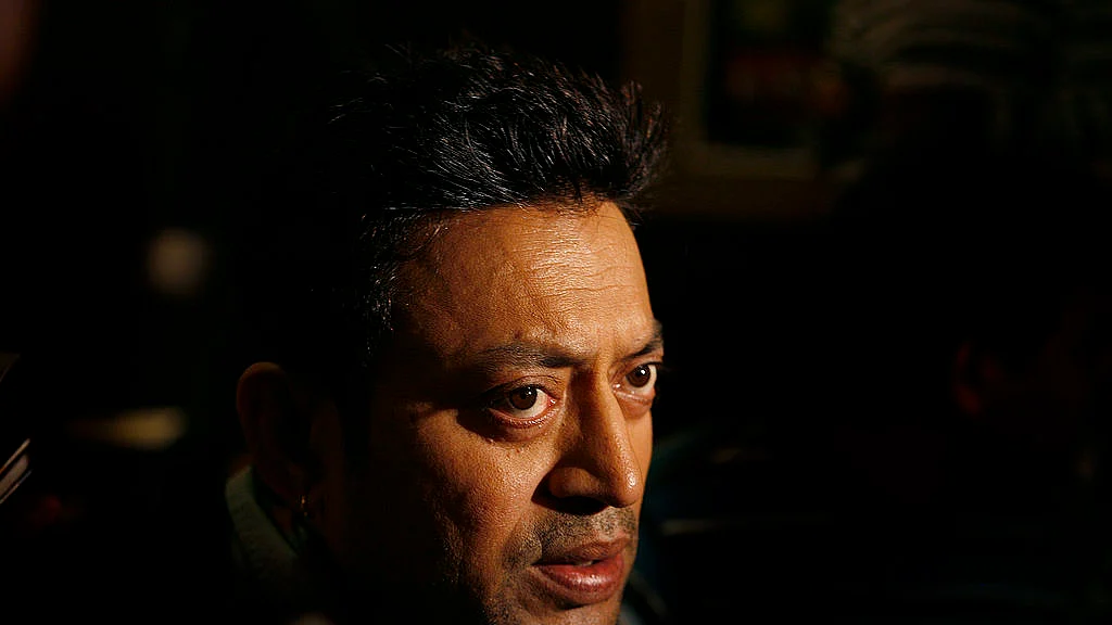 इरफान खान के अभिनय में एक ऐसी ऊष्मा थी, जो दर्शकों को निजी तौर पर छूती थी और बना लेती थी अपना मुरीद
