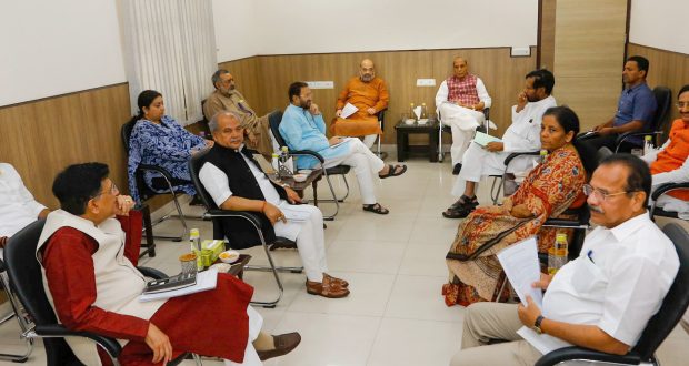 लॉकडाउन से भारी दबाव में कई मंत्रालय, मोदी सरकार के सामने देश को पटरी पर लाने की चुनौती