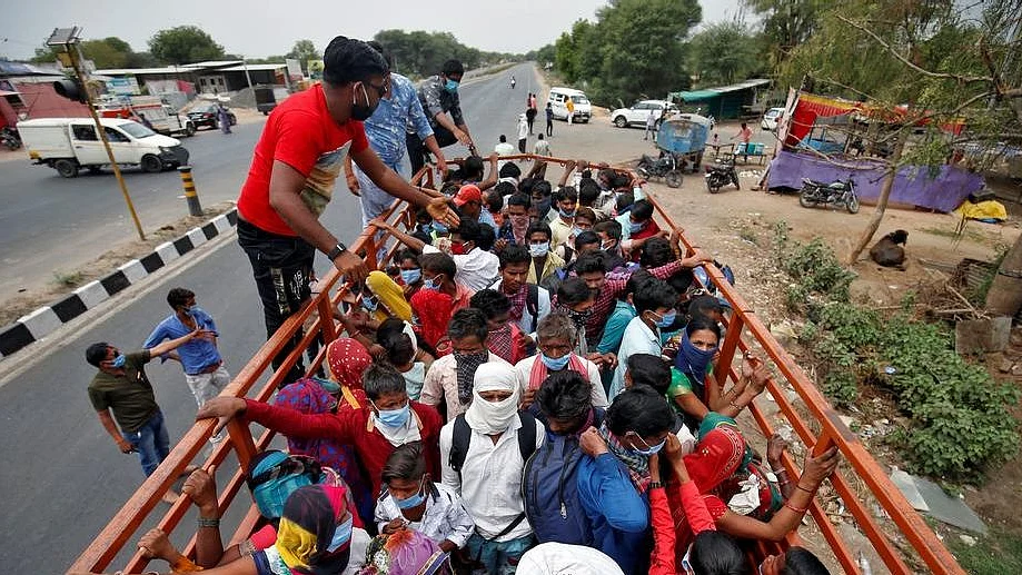 कोरोना से कहीं ज्य़ादा मौतें खाने और इलाज के अभाव में हो सकती हैं, कठोर कदम से अधिक कार्रवाई में संतुलन जरूरी