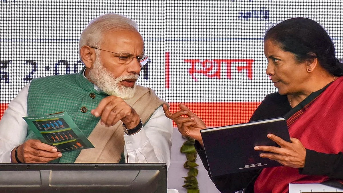 कोरोना से बर्बाद अर्थव्यवस्था को पटरी पर लाने के लिए PM से मिलीं निर्मला, उठे सवाल, पहले ही क्यों नहीं बना रोडमैप