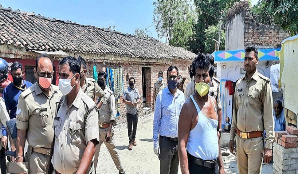 लॉकडाउन के बीच पीएम मोदी के संसदीय क्षेत्र वाराणसी में अनाज को लेकर दो पक्ष भिड़े, पथराव में कई पुलिस कर्मी घायल