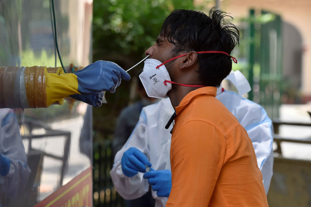 मेरठ में एक साथ 25 लोग निकले कोरोना पॉजिटिव, एक की मौत, स्वास्थ्य विभाग में मचा हड़कंप