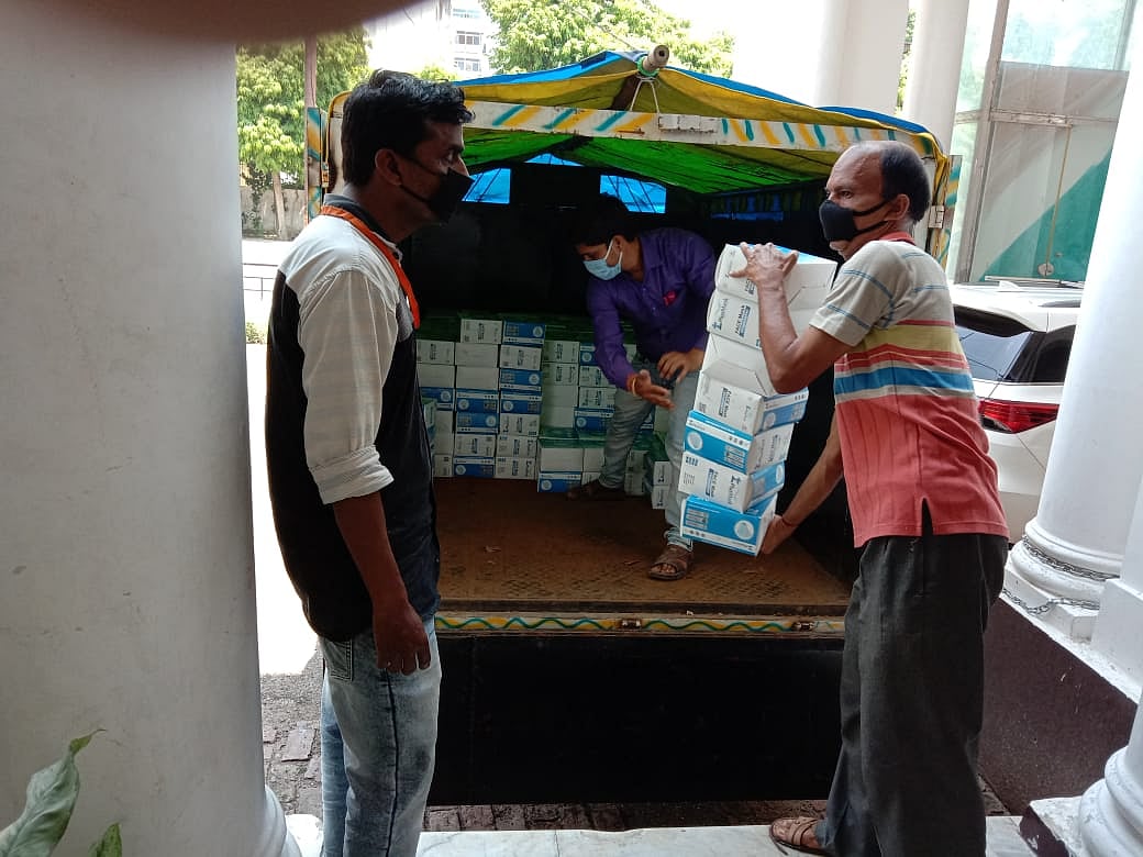 कोरोना संकट के बीच प्रियंका गांधी ने बढ़ाया हाथ, लखनऊ में जरूरतमंदों के लिए भेजा 1 लाख मास्क