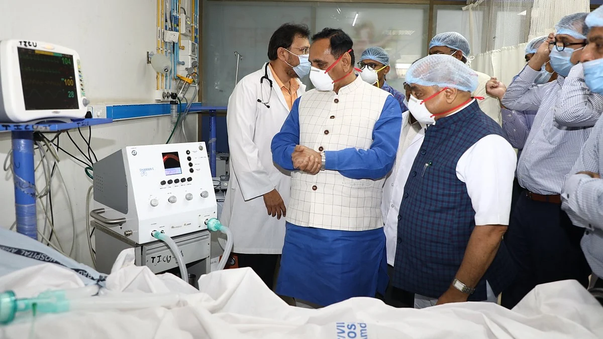 गुजरात सरकार ने अस्पतालों में लगवा दिए लोकल बने नकली वेंटिलेटर, उठे सवाल, सीएम रुपाणी के मित्र की है कंपनी