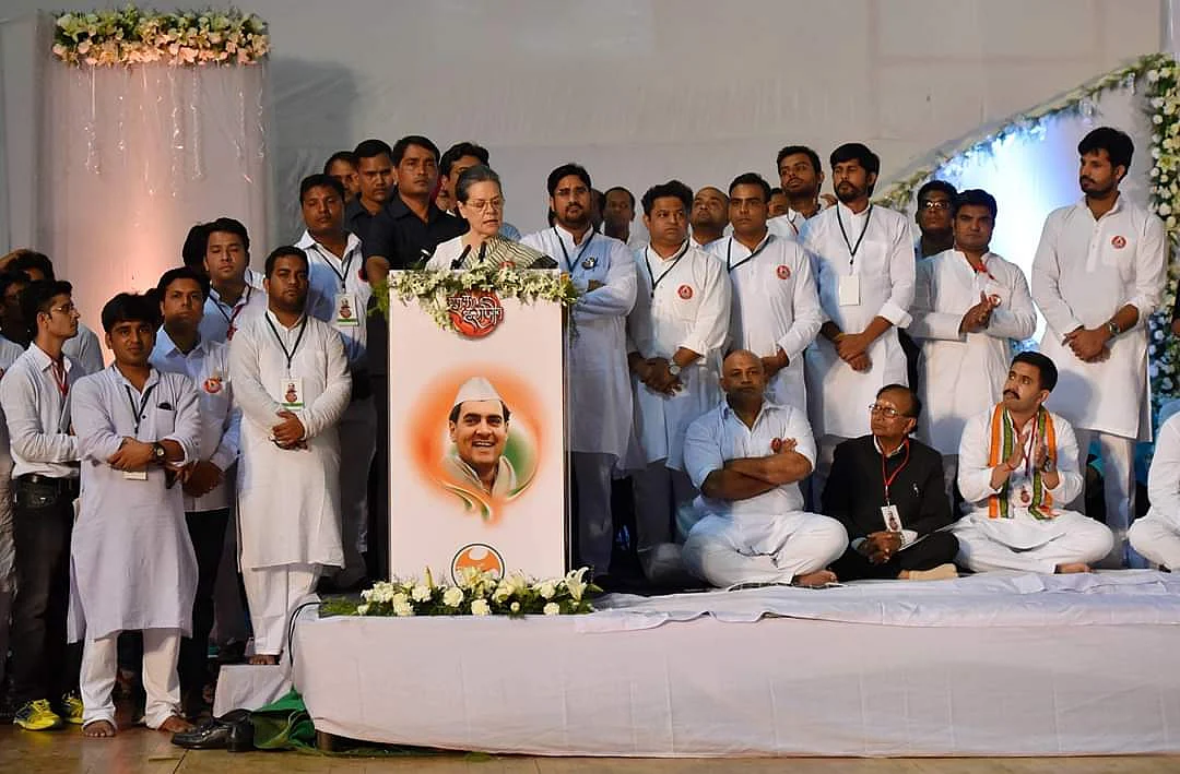 पुण्यतिथि विशेष: युवा पीढ़ी को नेतृत्व सौंपने की राजीव गांधी की नीतियों से मजबूत हुआ लोकतंत्र