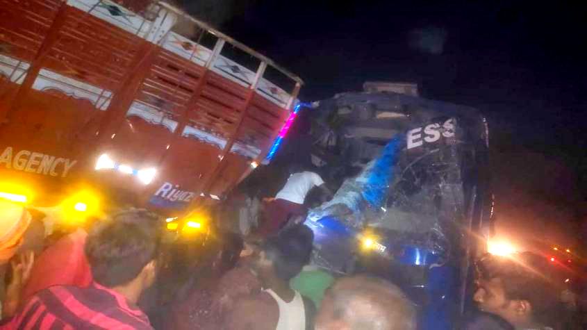 उत्तर प्रदेश: मजदूरों को बिहार ले जा रही बस कुशीनगर में ट्रक से टकराई, 12 घायल, 7 की हालत नाजुक