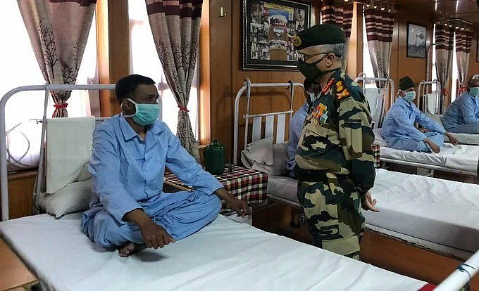 चीन से तनाव के बीच सेना प्रमुख पहुंचे पूर्वी लद्दाख, सीमावर्ती इलाकों का किया दौरा, लिया हालात का जायजा