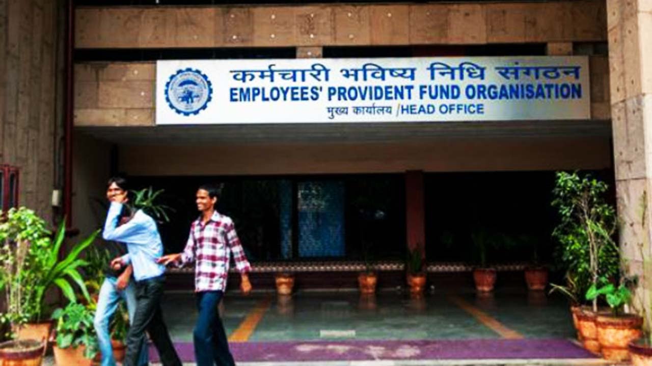 अर्थ जगत की 5 बड़ी खबरें: कोरोना के बीच PF को लेकर चिंताजनक खबर और लगातार 10वें दिन बढ़ी पेट्रोल-डीजल की कीमतें