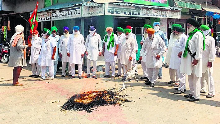 नए कृषि अध्यादेशों के खिलाफ पूरे पंजाब में आंदोलन, मोदी सरकार पर कॉरपोरेट को लूट की छूट देने का आरोप
