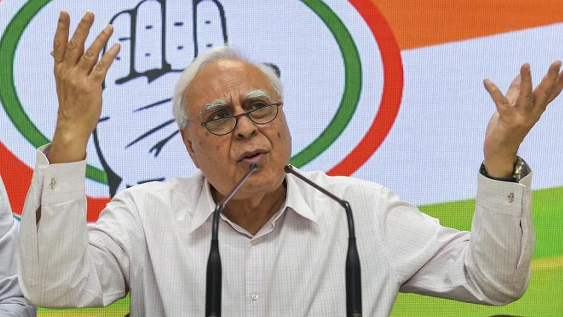 बड़ी खबर LIVE: कई चीनी कंपनियों ने पीएम केयर्स फंड में किए करोड़ों रुपये दान, सिब्बल ने नड्डा से पूछा- ये क्या है?