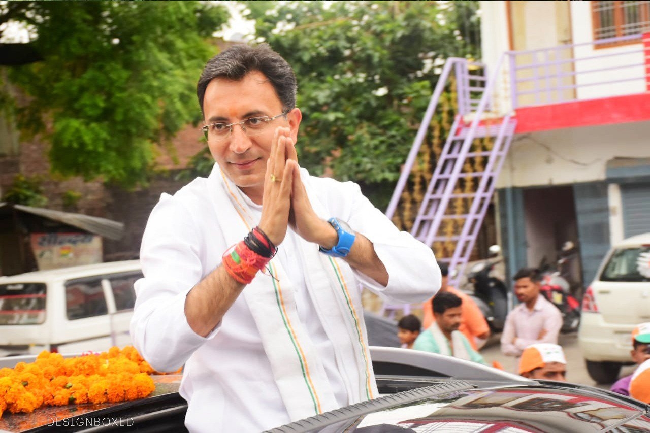 योगी सरकार ने यूपी फर्जी शिक्षक मामले का भंडाफोड़ करने वाले आईपीएस को हटाया, कांग्रेस नेता ने उठाए सवाल