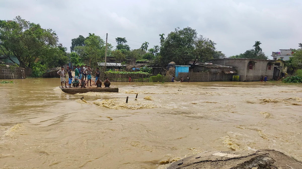 बिहार में बारिश और बाढ़ ने मचाई तबाही, पानी में डूबे कई जिले, NDRF की 16 टीमें राहत के काम में जुटीं