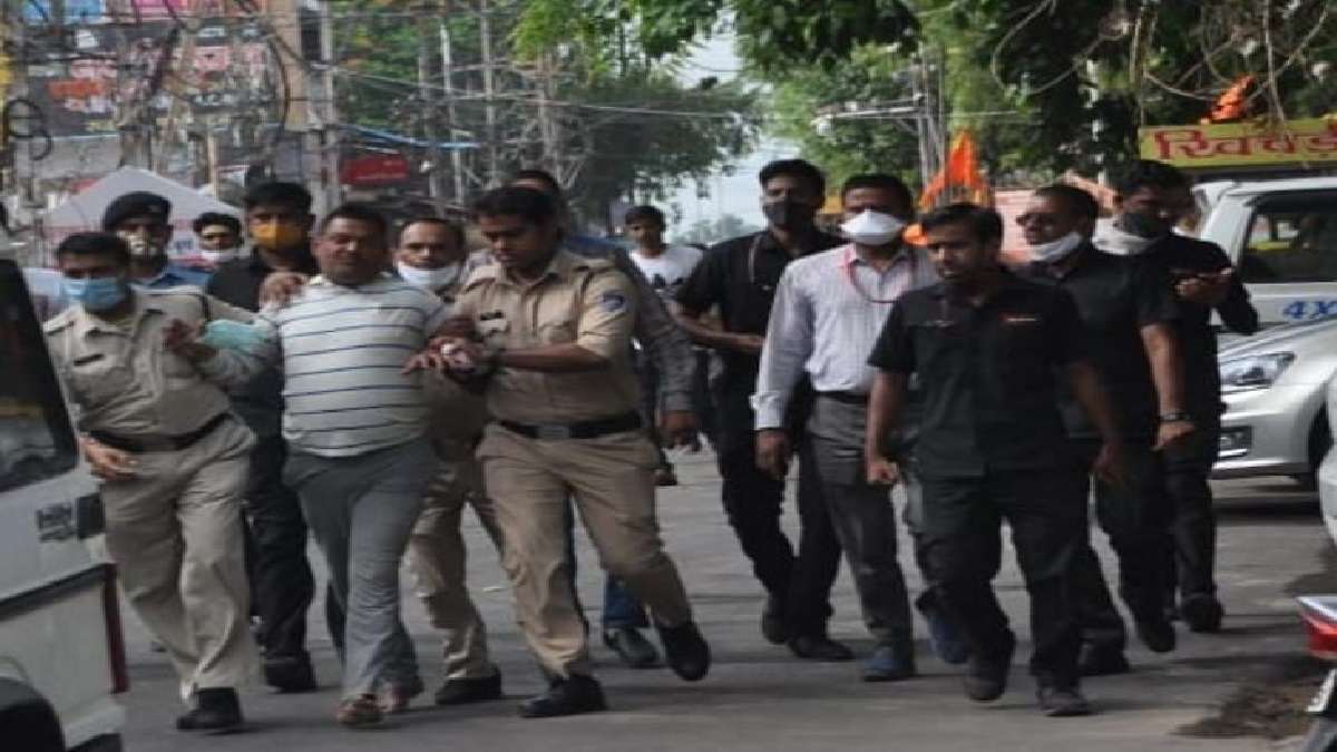 विकास दुूबे को लेकर MP और यूपी पुलिस आमने-सामने, यूपी STF अफसर के दावे को एमपी पुलिस ने नकारा!