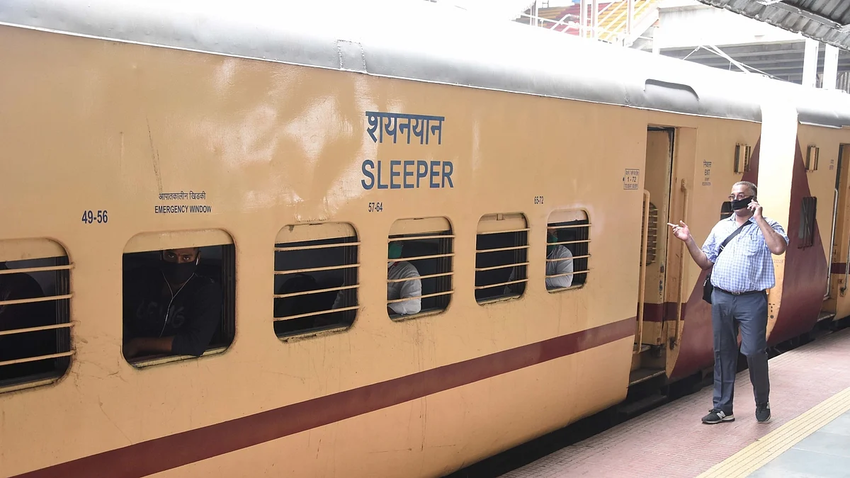 रेलवे को निजी संस्थाओं के हाथों में सौंपने की तैयारी? प्राइवेट कंपनियों से मिले रेल मंत्रालय के अधिकारी