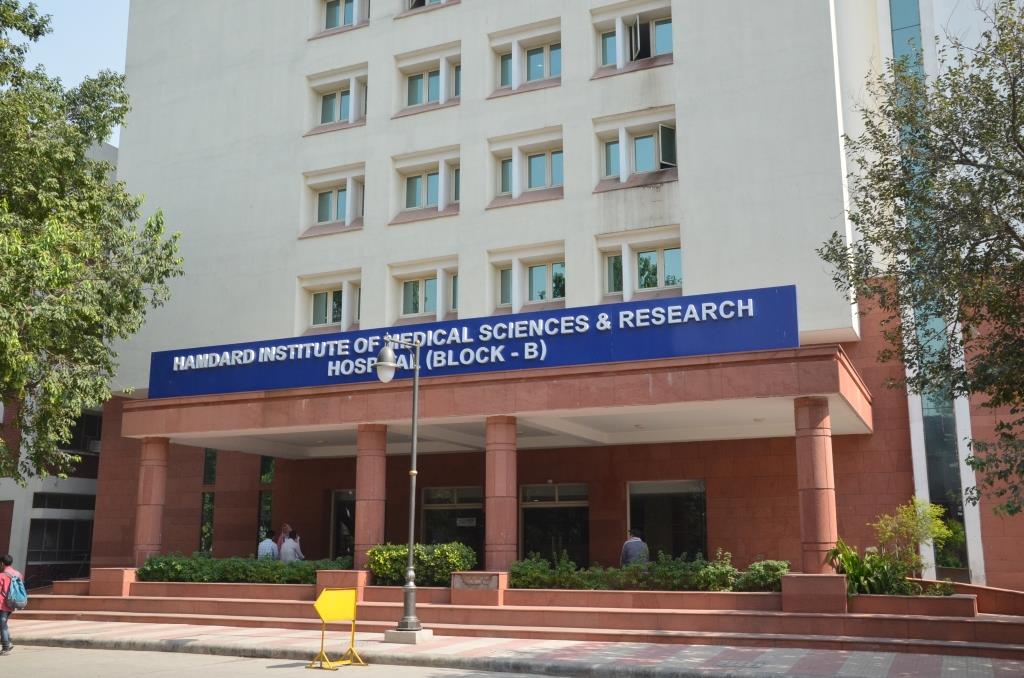 पीने का पानी और मुफ्त कोरोना टेस्ट की मांग पर दिल्ली के हमदर्द अस्पताल ने 84 नर्सों को नौकरी से निकाला