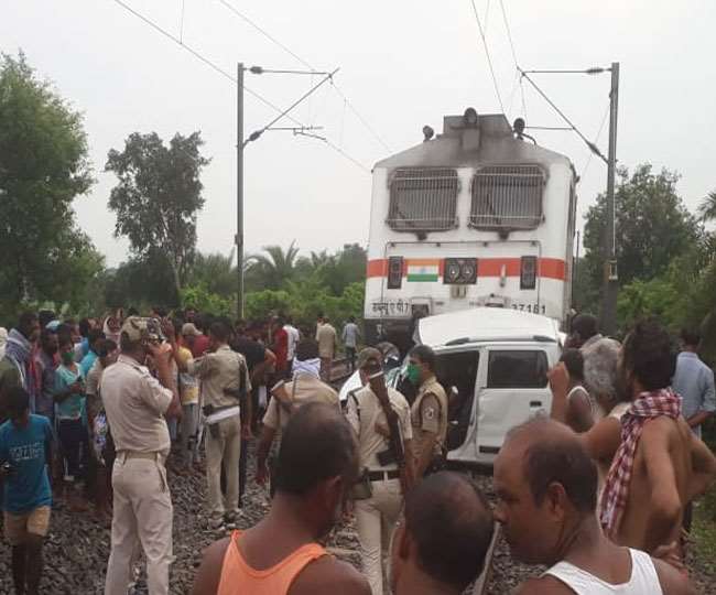 बिहार : जनशताब्दी एक्सप्रेस और कार की भीषण टक्कर, हादसे में इंजीनियर दंपती और बेटे की दर्दनाक मौत