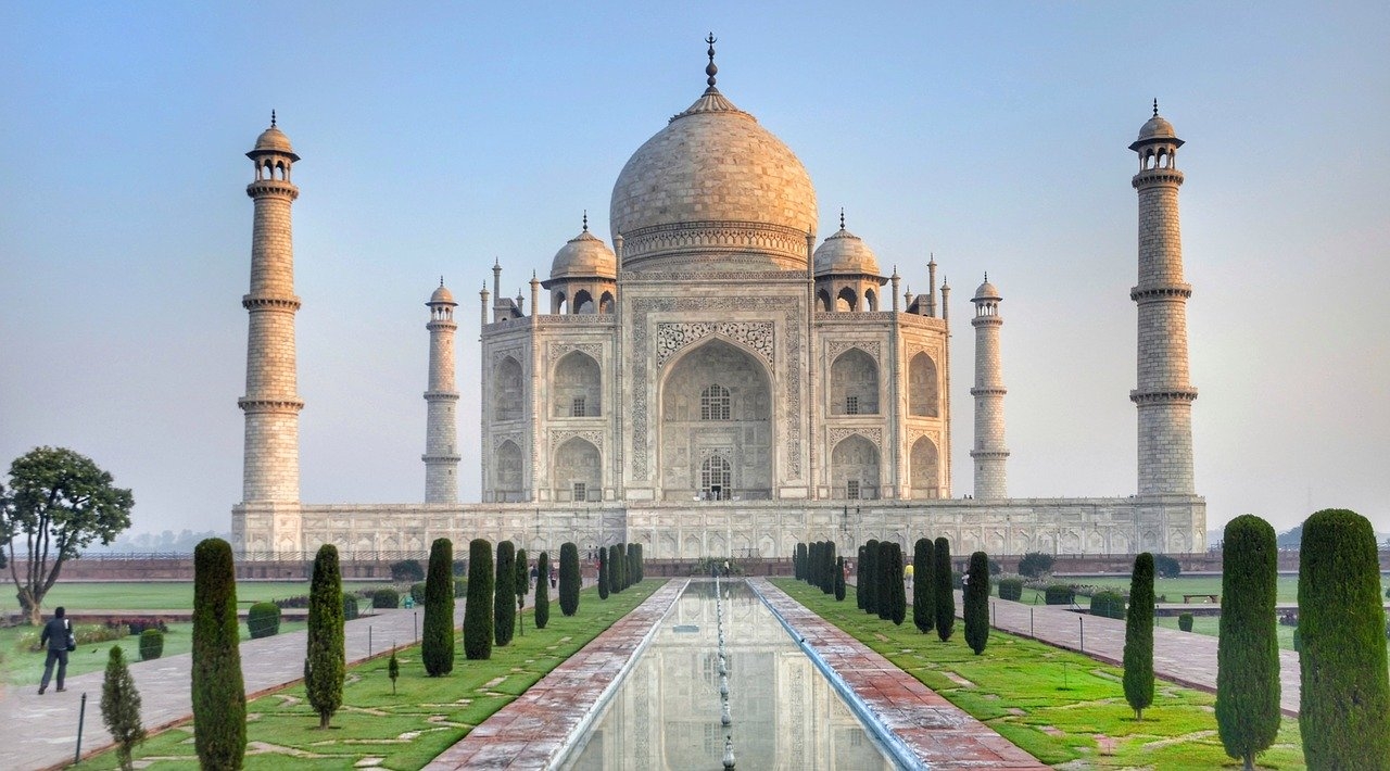 कोरोना काल के बीच आगरा में खुले रेस्तरां-जिम, लेकिन ताजमहल का अब भी नहीं होगा दीदार
