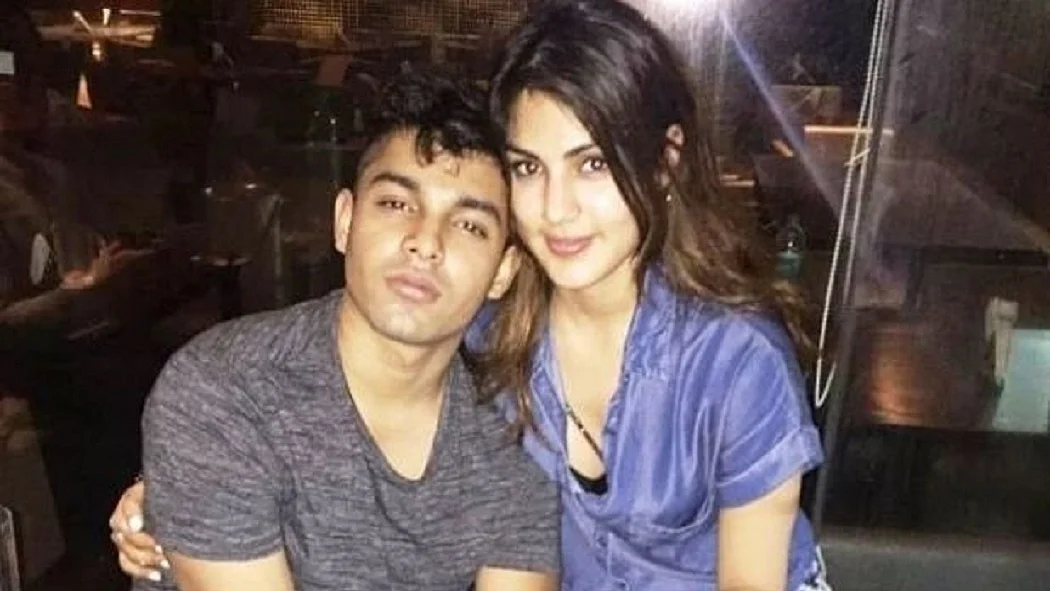 सिनेजीवन: सुशांत केस में रिया के भाई से ED ने 18 घंटे की पूछताछ और सोनू सूद की देश के लोगों से ये खास अपील