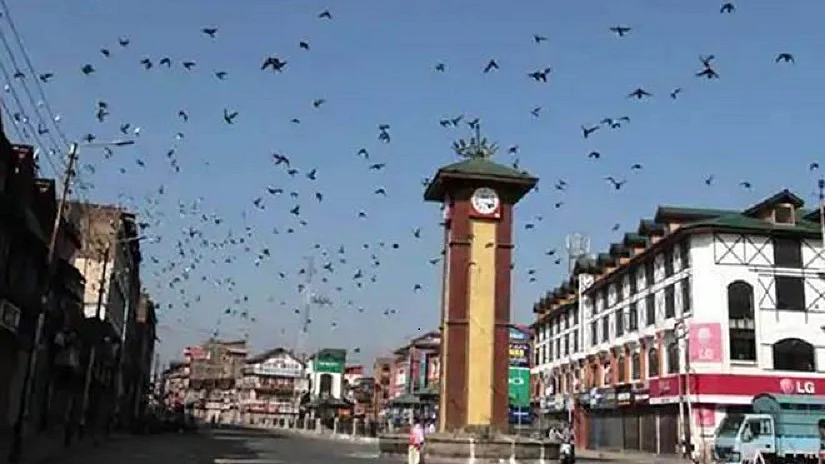 जम्मू-कश्मीरः 500 से अधिक कर्मचारियों पर ‘राष्ट्रविरोधी गतिविधियों’ का आरोप, कार्रवाई की तैयारी