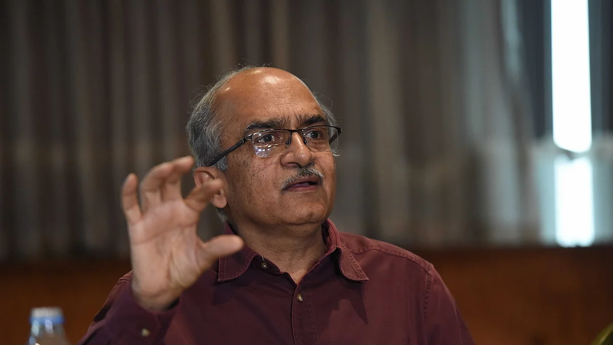 अवमानना केस: सुप्रीम कोर्ट में प्रशांत भूषण बोले- दया की अपील नहीं, जो भी सजा मिलेगी मंजूर, सजा पर सुनवाई टली