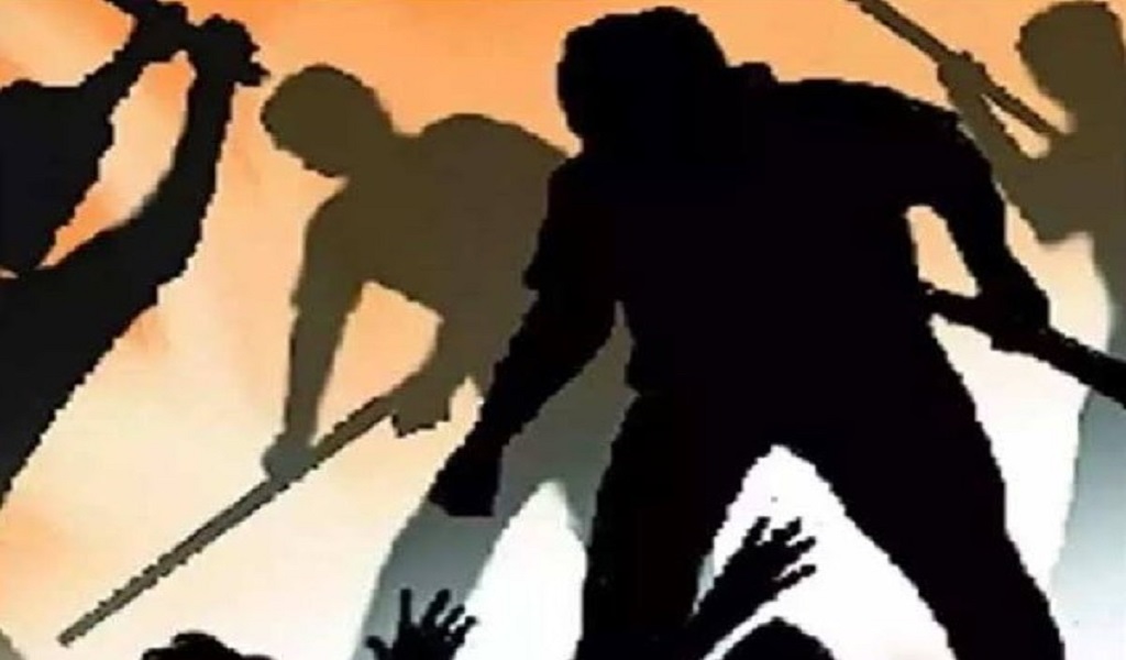 शर्मनाक! ओडिशा के भद्रक में एक शख्स को पहले पीटा, फिर सिर मूंडा, इसके बाद मूत्र पीने के लिए किया मजबूर
