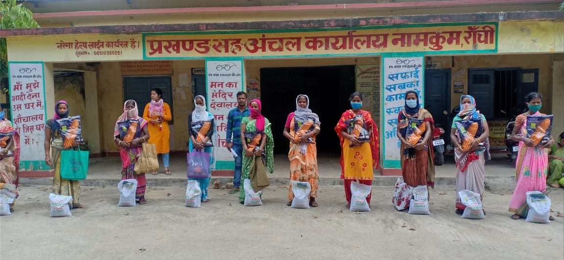 प्रवासियों को कृषि से जोड़ रोजगार देने में जुटी झारखंड सरकार, लॉकडाउन की मार से हुए थे बेकार