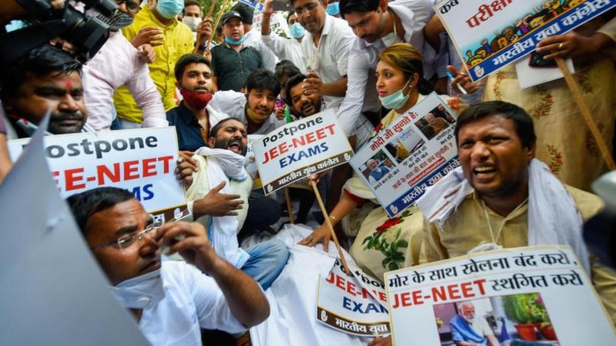 #NEET के लाखों छात्रों ने अभी तक डाउनलोड नहीं किया एडमिट कार्ड
