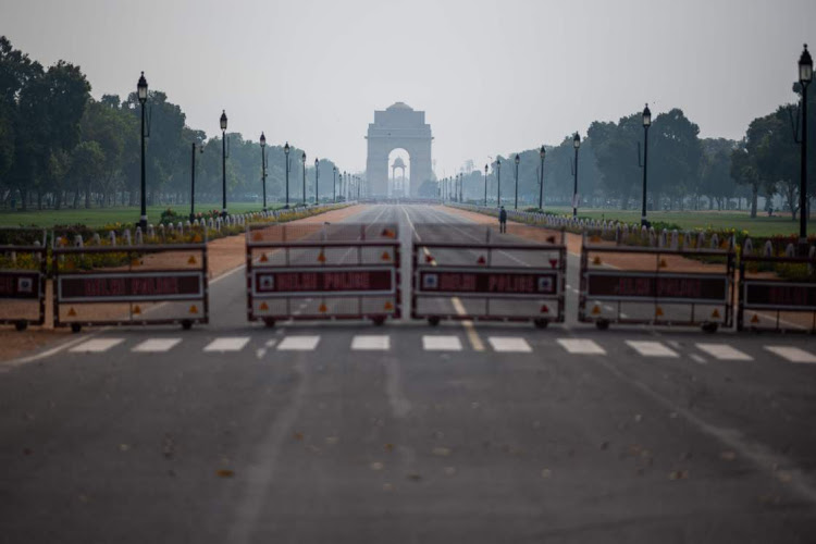 खरी-खरीः लॉकडाउन में देश का लोकतंत्र, चारों ओर घना अंधेरा, खतरे में लोकतांत्रिक परंपरा