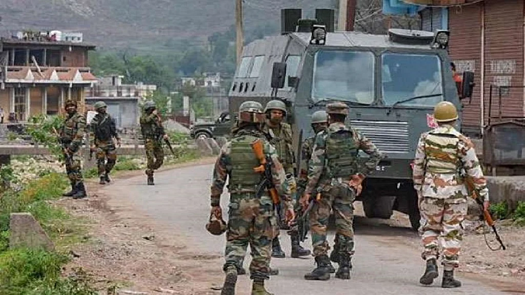 जम्मू-कश्मीर: शोपियां में सुरक्षा बलों से मुठभेड़ में 4 आतंकी ढेर, एक जिंदा पकड़ा गया