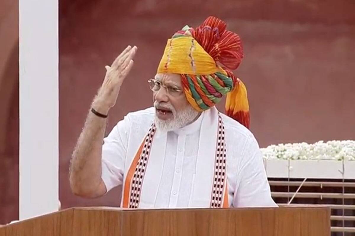 असहमति को राष्ट्र विरोधी और सरकार की आलोचना राष्ट्र के साथ गद्दारी माना जा रहा, अब एक रंग की हो गई है देशभक्ति
