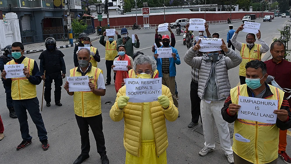लद्दाख के बाद नेपाल सीमा पर चीन की नई चाल, भारत विरोधी प्रदर्शनों की फंडिंग कर रहा ड्रैगन