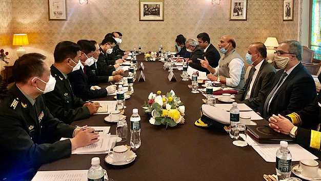 LAC पर तनाव के बीच राजनाथ ने चीन के रक्षामंत्री से की मुलाकात, रूस दौरे पर मिले दोनों नेता