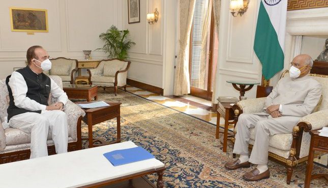 कृषि विधेयकों पर विपक्षी नेताओं ने राष्ट्रपति से की मुलाकात, बिल को वापस करने का किया अनुरोध