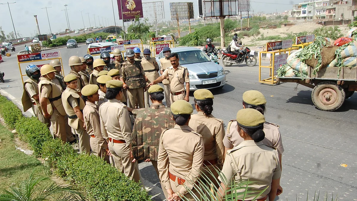 किसानों के प्रदर्शन को देखते हुए दिल्ली पुलिस ने बढ़ाई सुरक्षा, यूपी और हरियाणा बॉर्डर पर लगे बैरिकेड्स