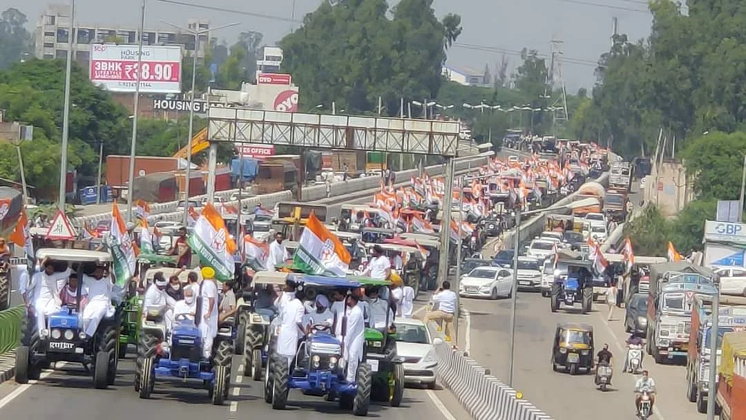 किसान बिल के विरोध में सड़क पर पंजाब और हरियाणा के किसान, विधेयक के प्रतियों को जलाया