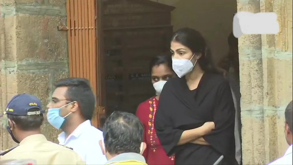 सुशांत सिंह केस: एनसीबी ने रिया चक्रवर्ती को किया गिरफ्तार, जानें क्यों और किस मामले में हुई गिरफ्तारी