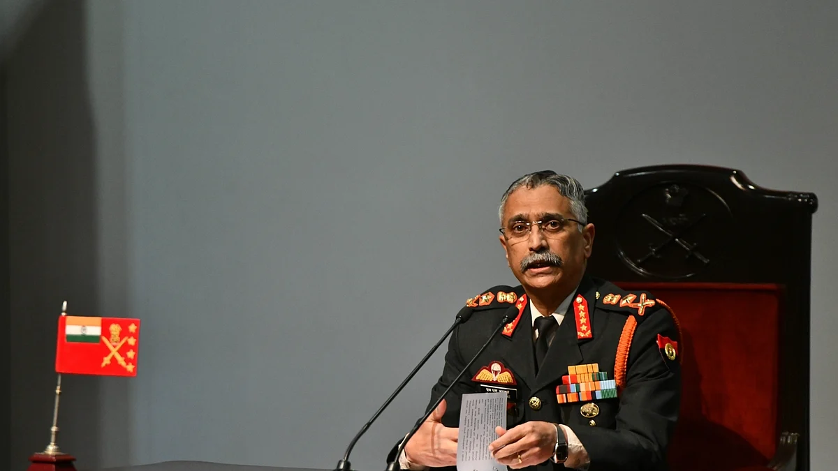 चीन के साथ तनाव के बीच सेना प्रमुख पहुंचे लद्दाख, हालात का लेंगे जायजा, करेंगे तैयारी की समीक्षा