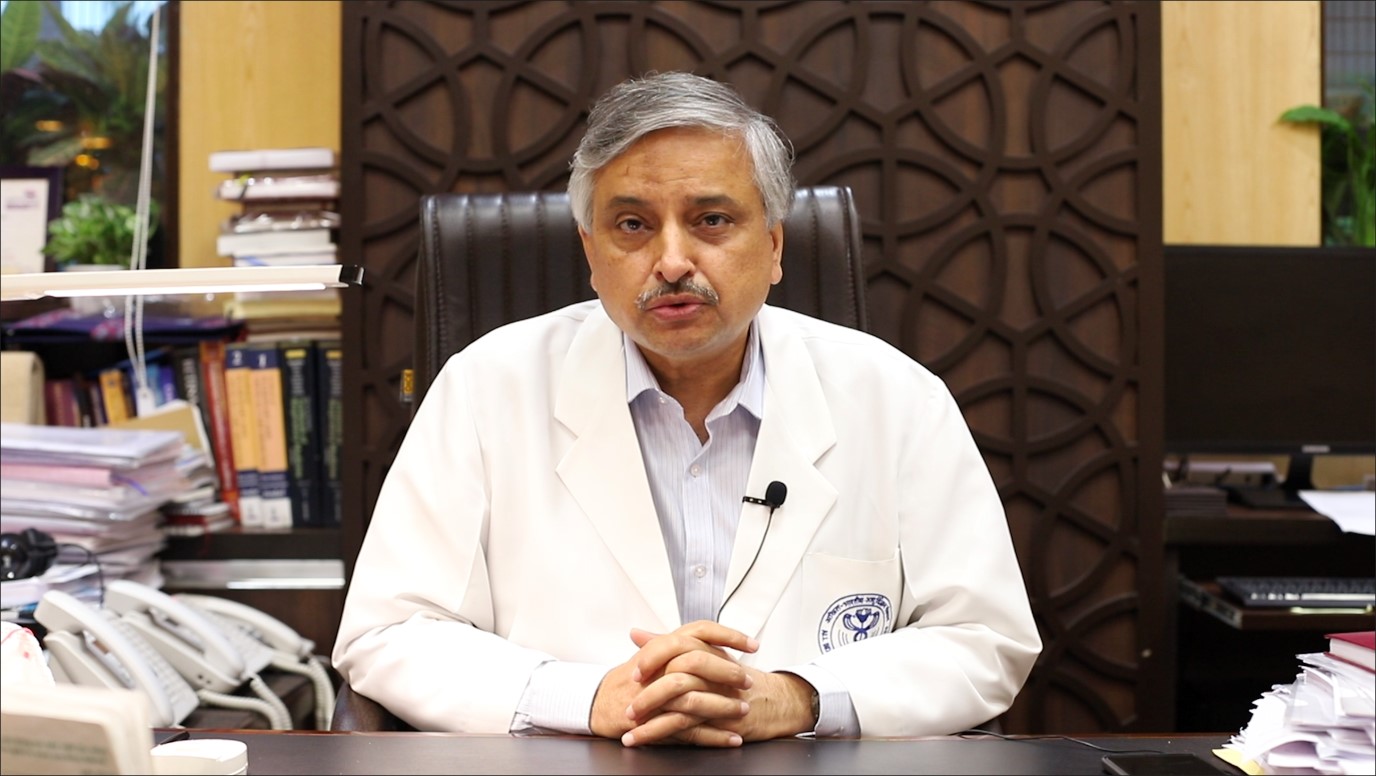 चौतरफा चुनाव के बीच एम्स निदेशक की चेतावनी, दूसरी कोरोना लहर तेज, बाहर निकलना खतरनाक