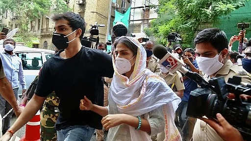 रिया के वकील का बड़ा आरोप, कहा- सुशांत का परिवार कर रहा है जांच में हस्तक्षेप और सबूतों से छेड़छाड़