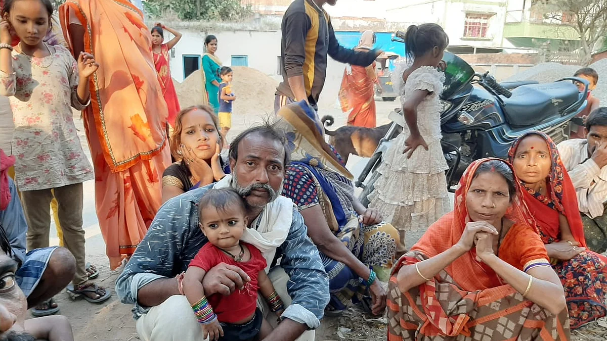पीएम मोदी के चुनाव क्षेत्र में दीनदायल उपाध्याय स्मारक के लिए उजाड़ दिए गए लोग, आधार कार्ड के बाद भी हो गए बेपता