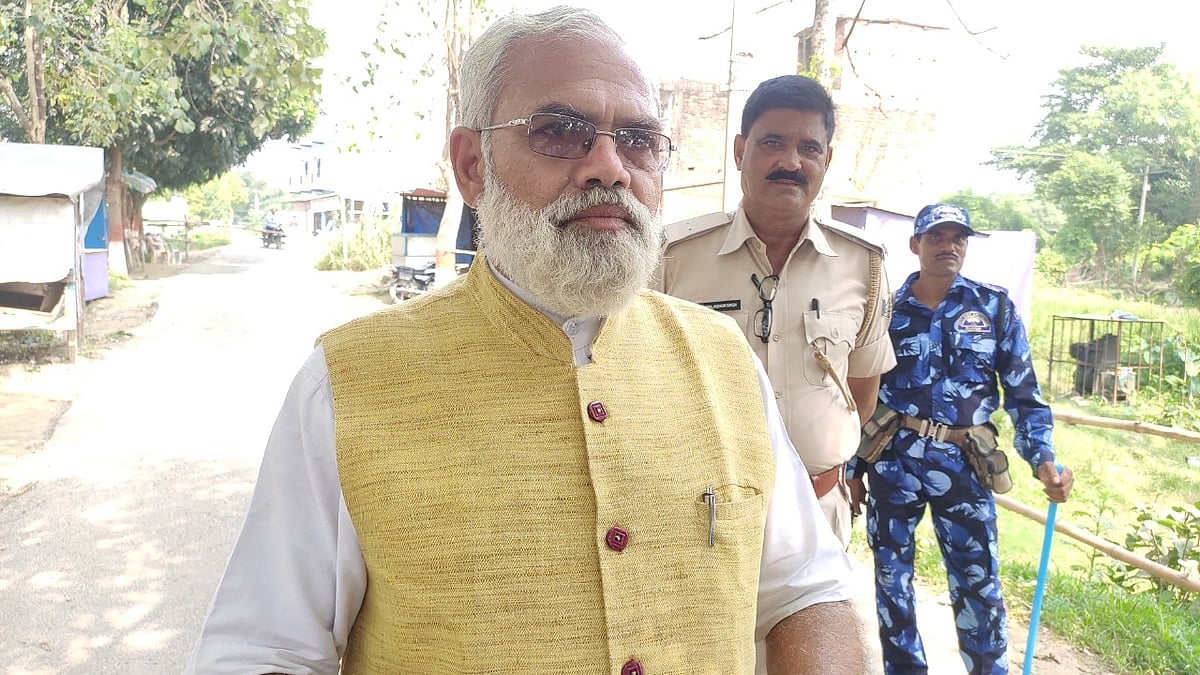 बिहार: पीएम के 'हमशक्ल' अभिनंदन हथुआ क्षेत्र से चुनाव मैदान में, बोले- मोदी  ने नहीं पूरा किया कोई भी वादा
