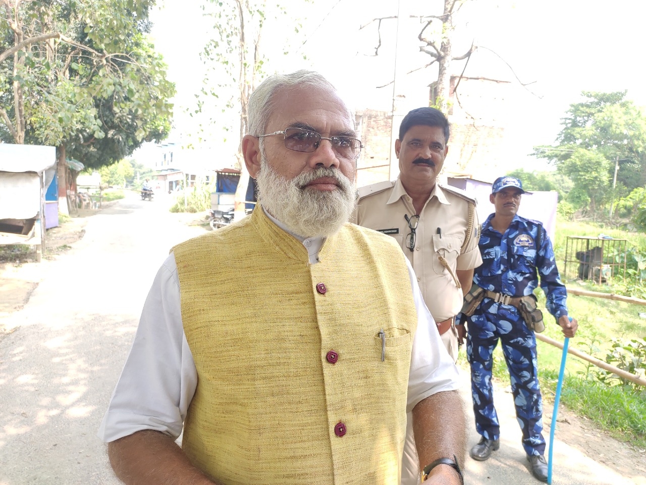 बिहार: पीएम के 'हमशक्ल' अभिनंदन हथुआ क्षेत्र से चुनाव मैदान में, बोले- मोदी ने नहीं पूरा किया कोई भी वादा