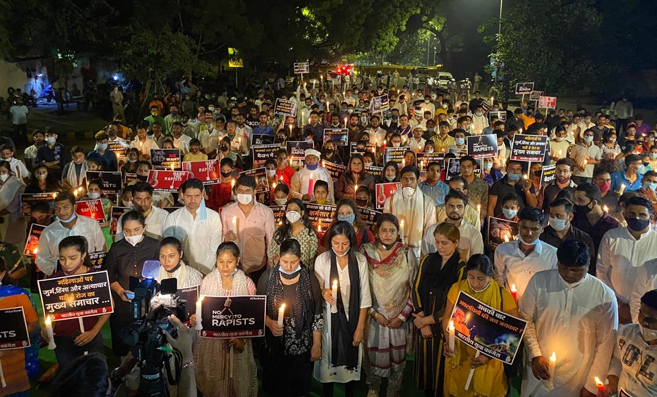 हाथरस पीड़िता को न्याय के लिए यूथ कांग्रेस ने निकाला कैंडल मार्च, कहा- इंसाफ मिलने तक चुप नहीं बैठेंगे